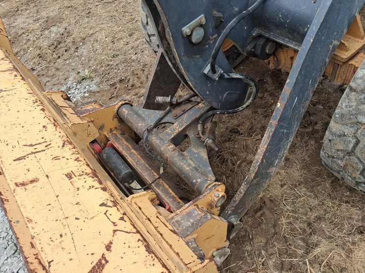 2015-deere-204k-image-14