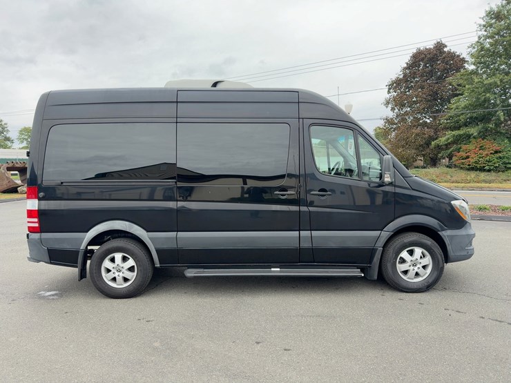 2018-mercedes-benz-2500-van-image-6