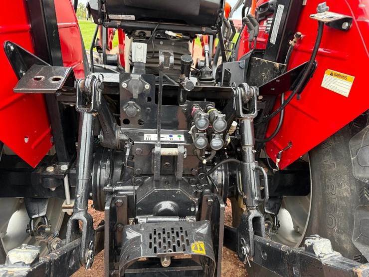 case-ih-farmall-85u-image-33