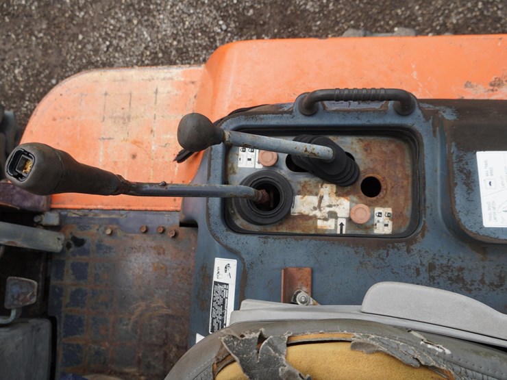 2005-kubota-r520s-image-56