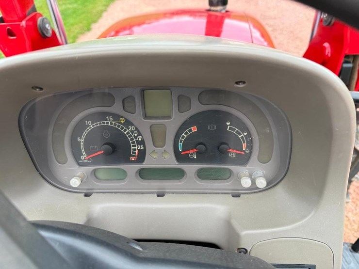 case-ih-farmall-85u-image-64
