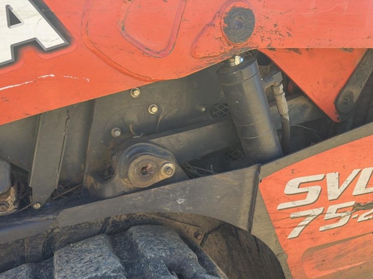 2014-kubota-svl75-2-image-40