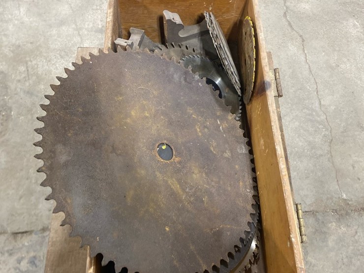 #230-•-miter-saw-image-2