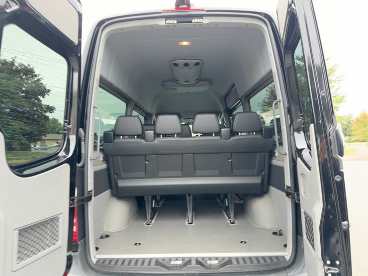2018-mercedes-benz-2500-van-image-12