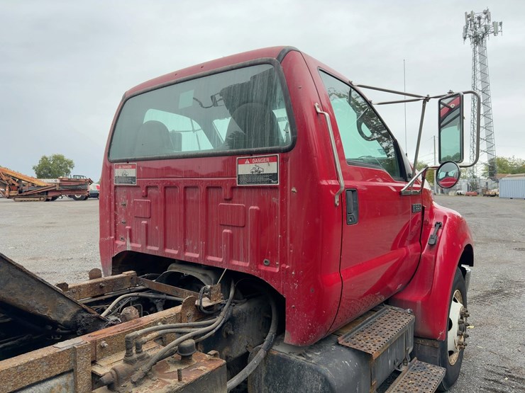 2004-ford-f650-xlt-image-16