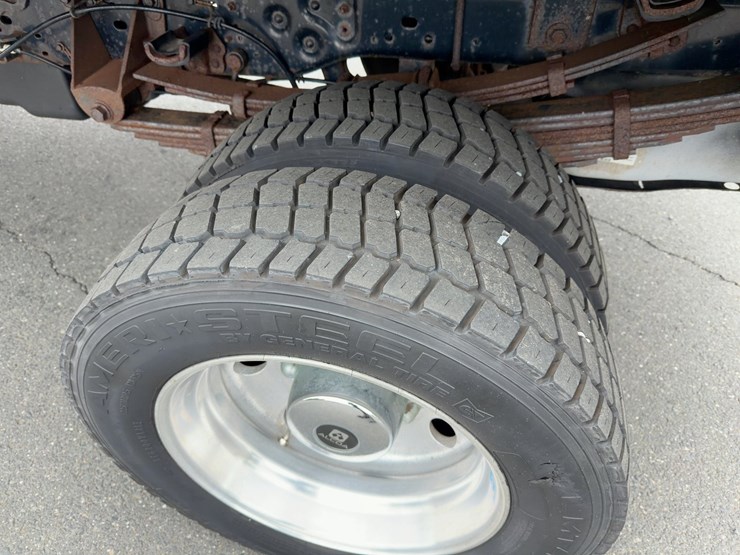 2015-ford-f550-xl-image-10