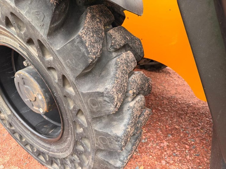 2018-jcb-512-56-image-10