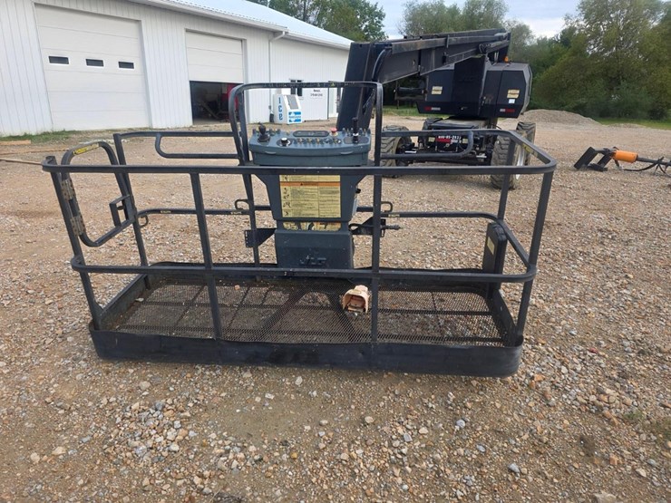 2015-jlg-800aj-image-17