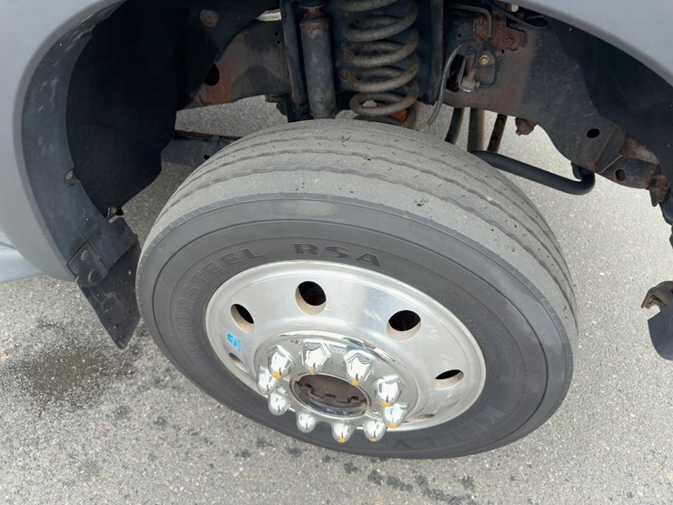2015-ford-f550-xl-image-8