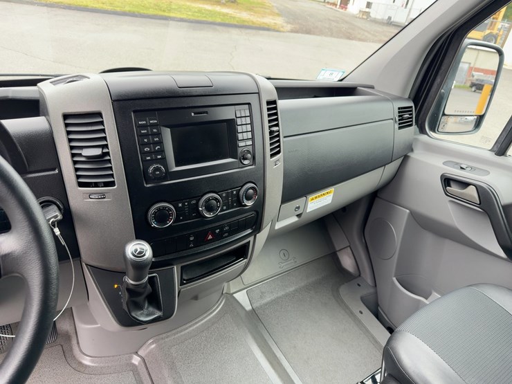 2018-mercedes-benz-2500-van-image-20