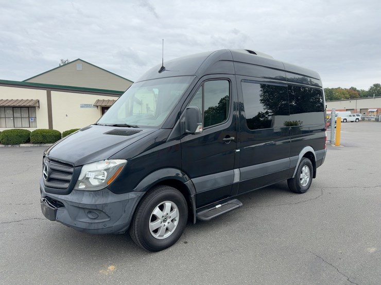 2018-mercedes-benz-2500-van-image-1