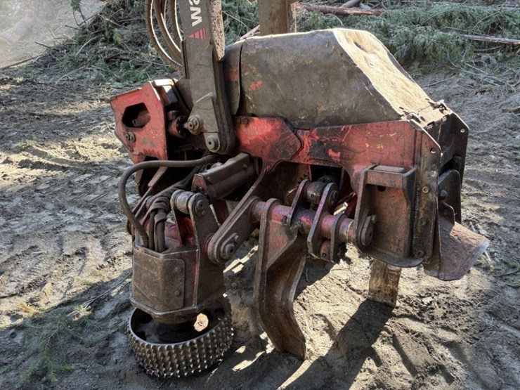 2013-deere-2454d-image-23
