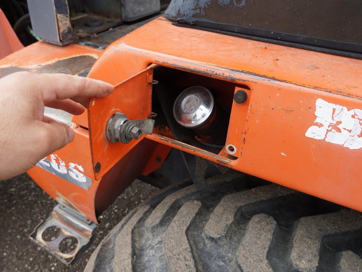 2005-kubota-r520s-image-33