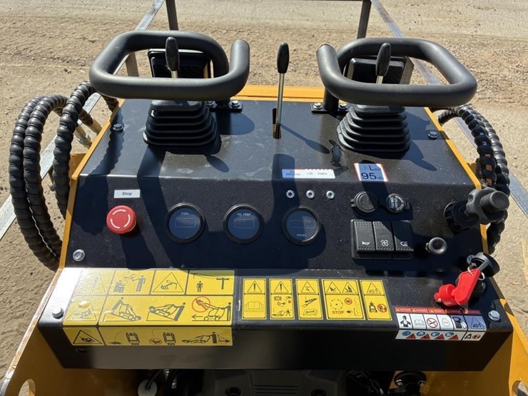 2026-agt-mx-crt23-skid-steer-image-10