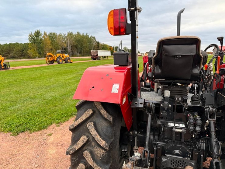 case-ih-farmall-85u-image-29