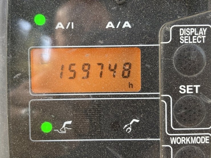 2013-deere-2454d-image-43
