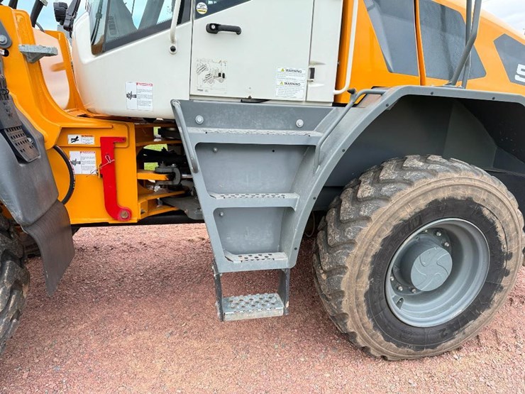 2022-liebherr-l526-image-15