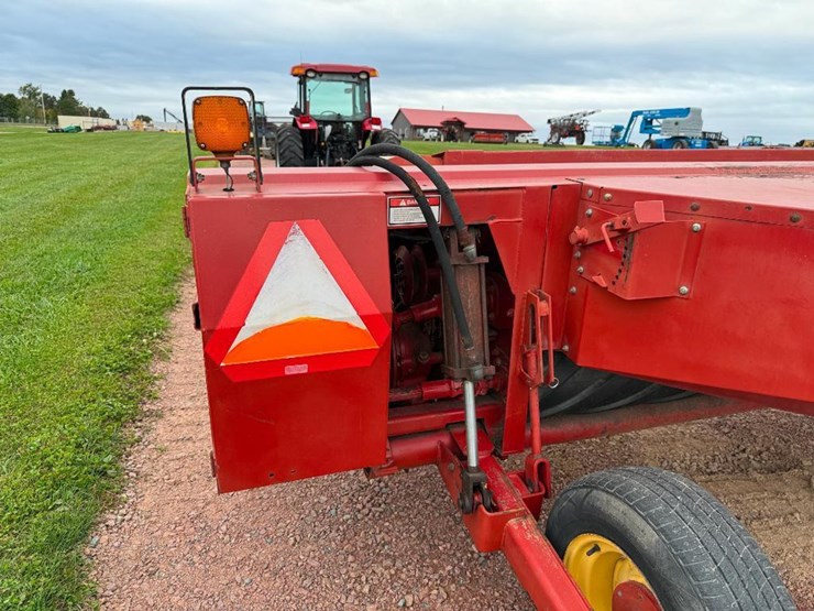 new-holland-1465-image-17