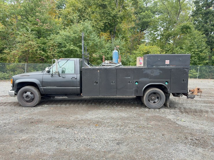 2000-chevrolet-3500hd-image-2
