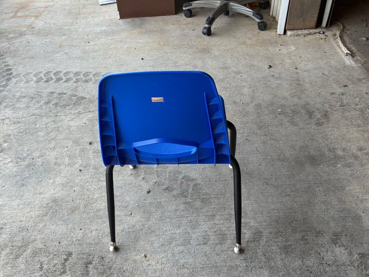 #102-•-(5)-chairs-image-2