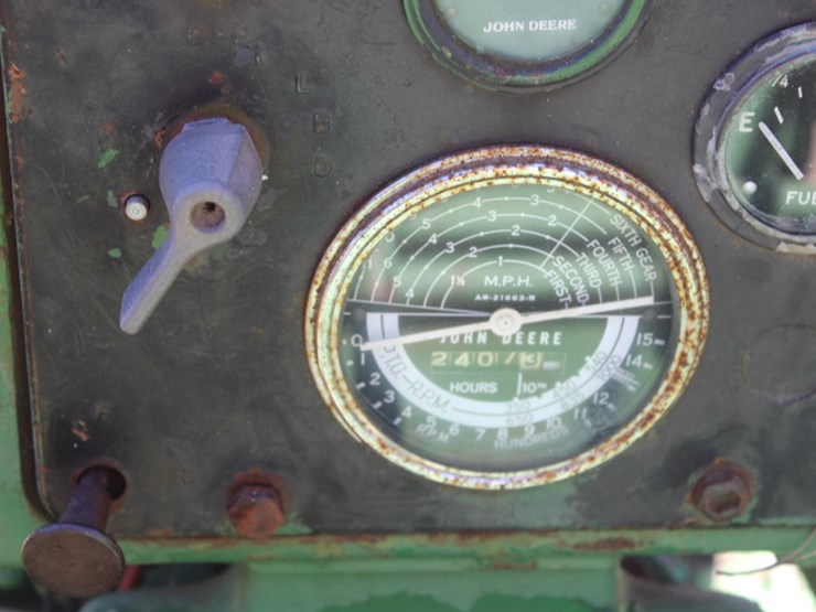 john-deere-520-image-19