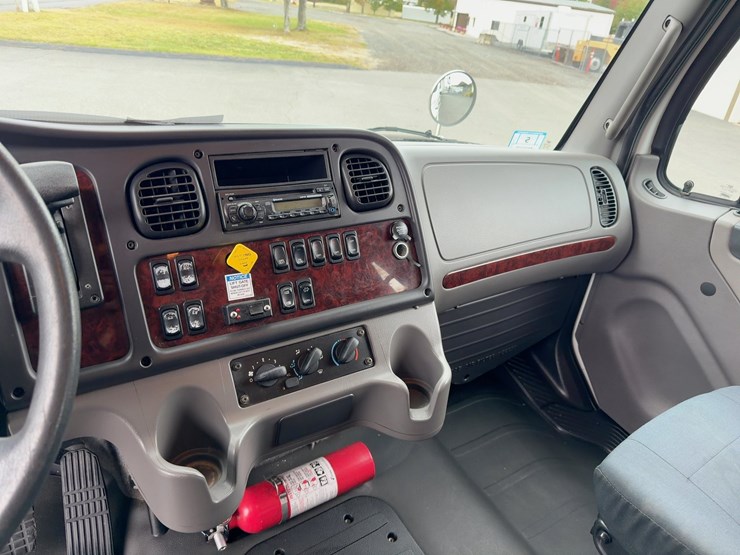 2015-freightliner-m2-s/a-box-truck-image-20