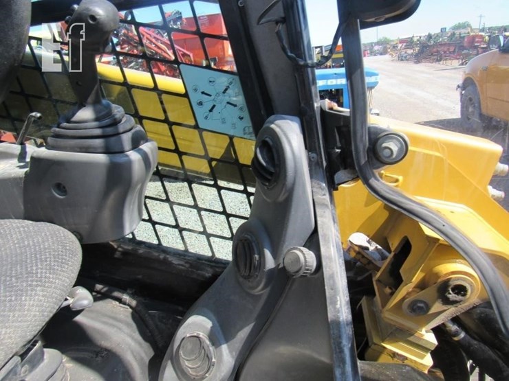 2014-caterpillar-272d-image-9