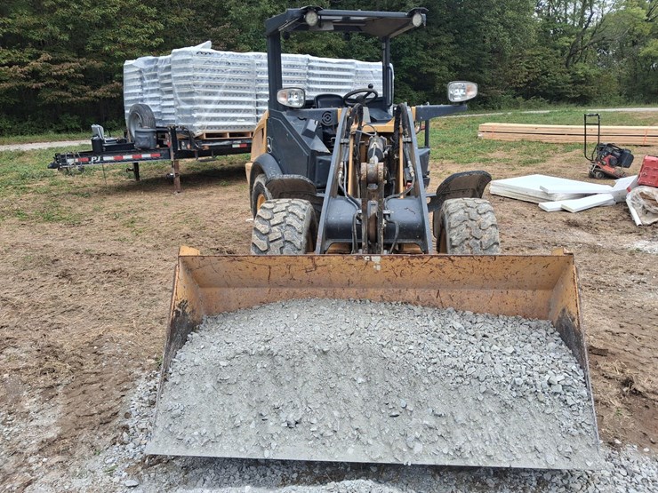 2015-deere-204k-image-16