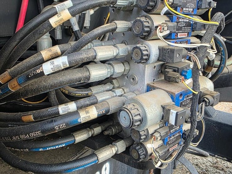 2015-jlg-800aj-image-7