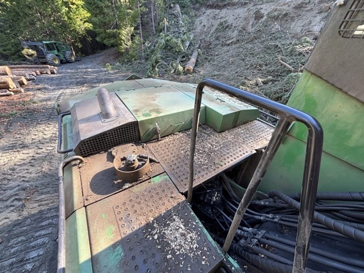 2013-deere-2454d-image-32
