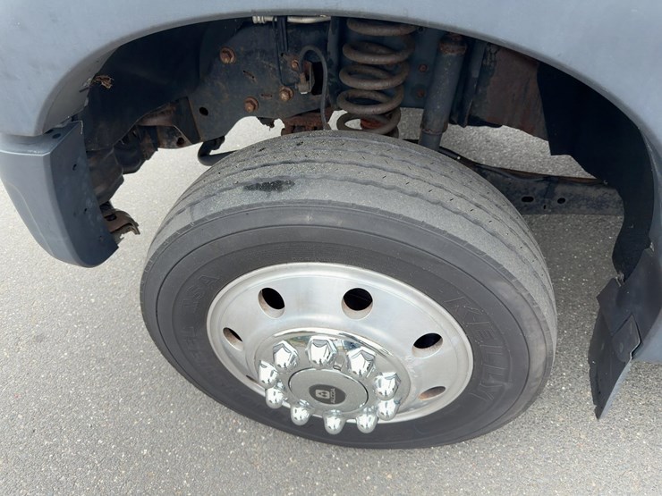 2015-ford-f550-xl-image-11