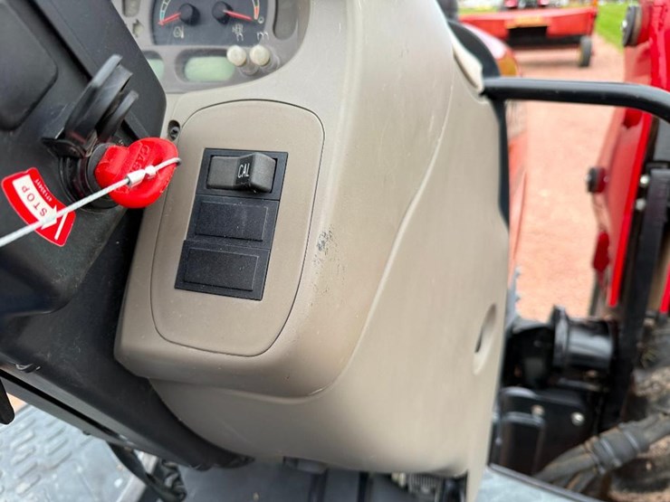 case-ih-farmall-85u-image-61