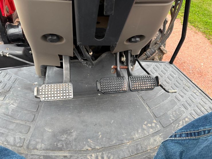 case-ih-farmall-85u-image-59