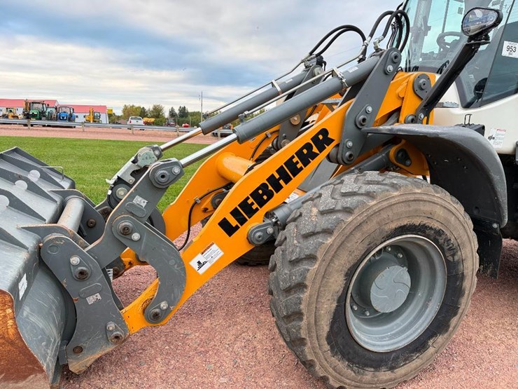 2022-liebherr-l526-image-32