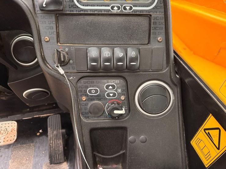 2018-jcb-512-56-image-21