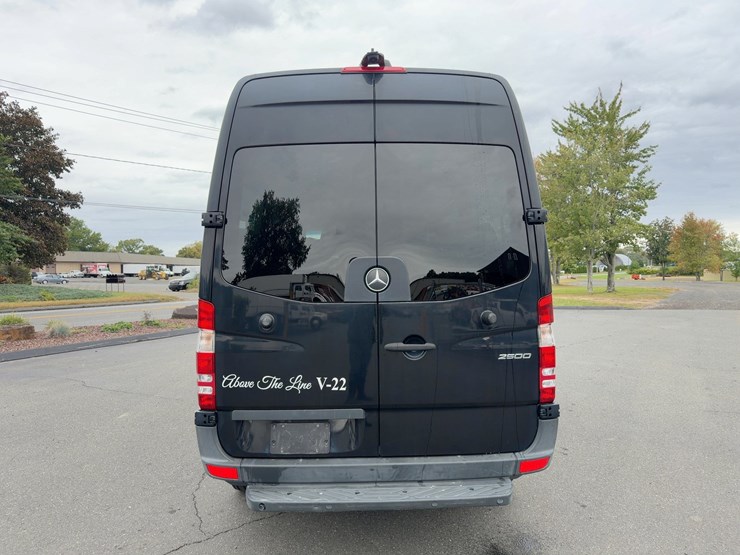 2018-mercedes-benz-2500-van-image-4