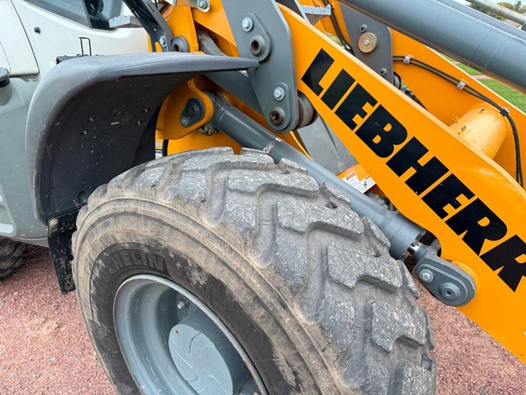 2022-liebherr-l526-image-9