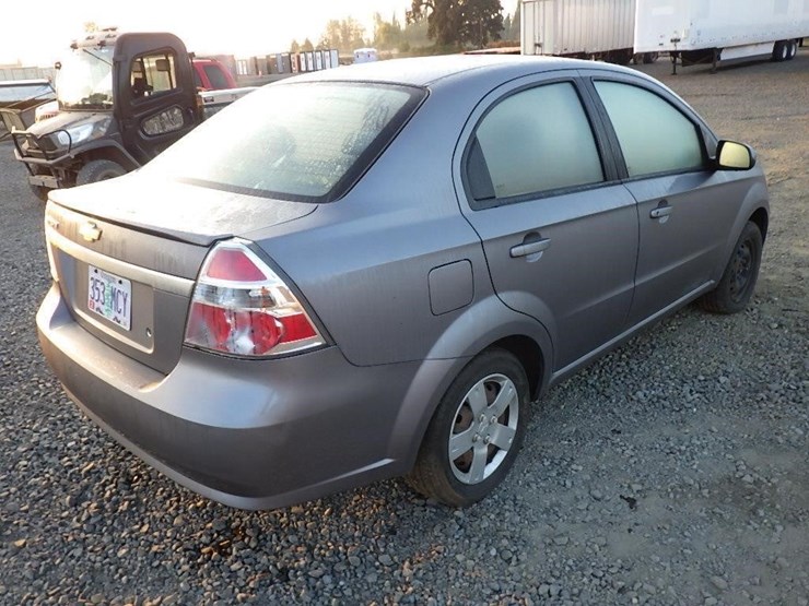 2011-chevrolet-aveo-lt-sedan-image-5