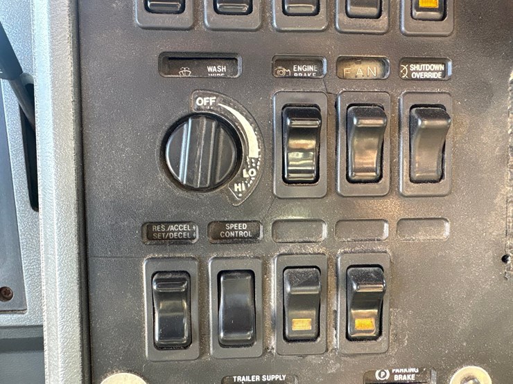 1997-mack-ch613-image-68