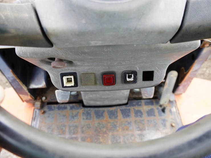 2005-kubota-r520s-image-55