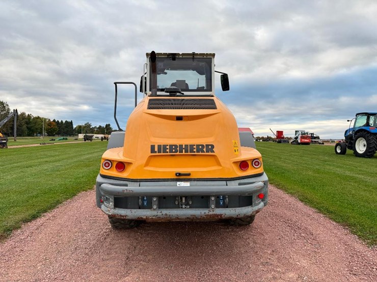 2022-liebherr-l526-image-5