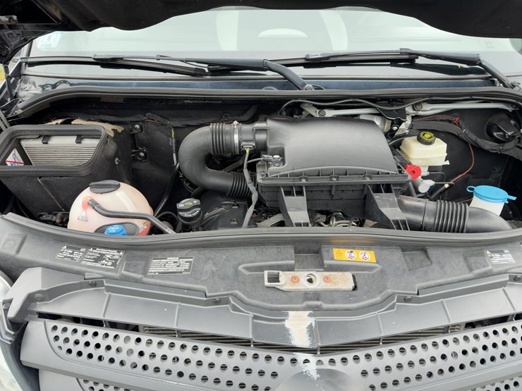 2018-mercedes-benz-2500-van-image-15