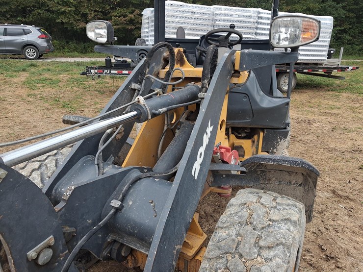 2015-deere-204k-image-15