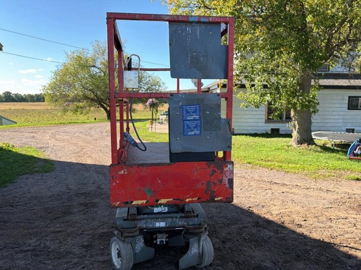 #104-•-skyjack-3219-scissor-lift-image-4