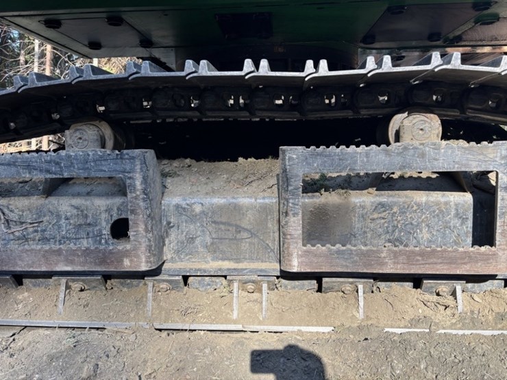 2013-deere-2454d-image-11