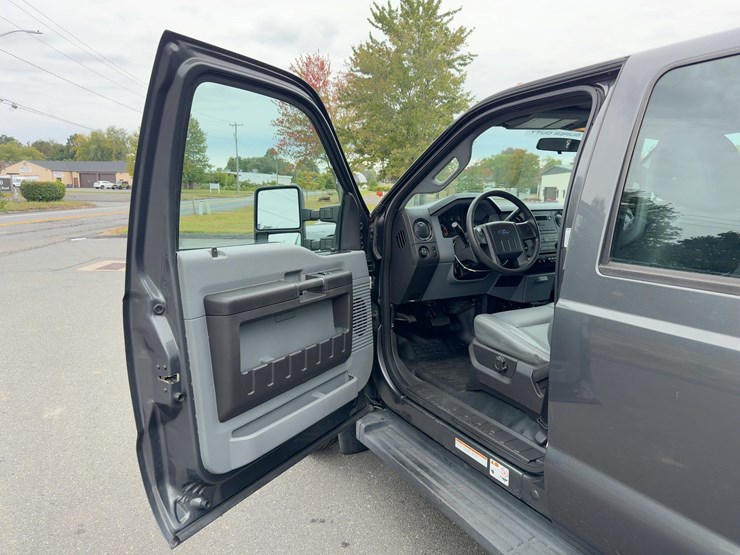 2015-ford-f550-xl-image-17