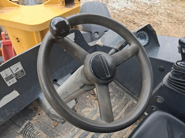2015-deere-204k-image-11