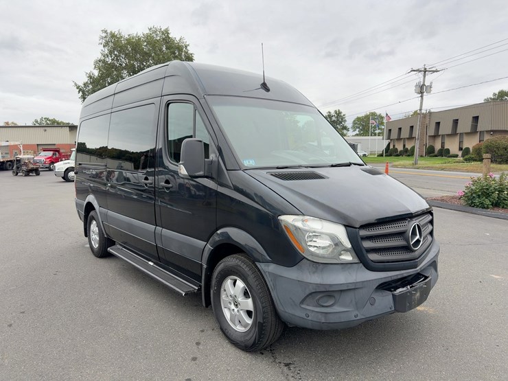 2018-mercedes-benz-2500-van-image-7