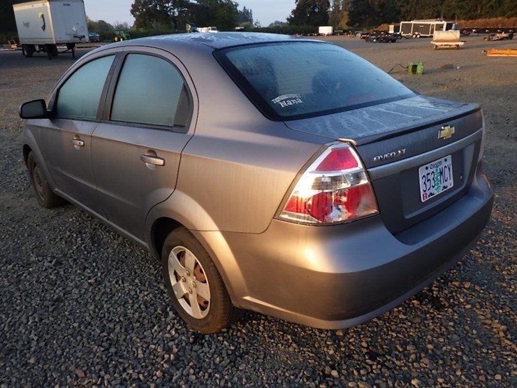 2011-chevrolet-aveo-lt-sedan-image-7