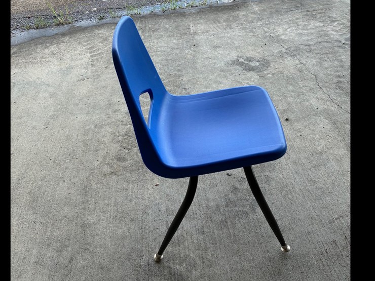 #104-•-(5)-chairs-image-3